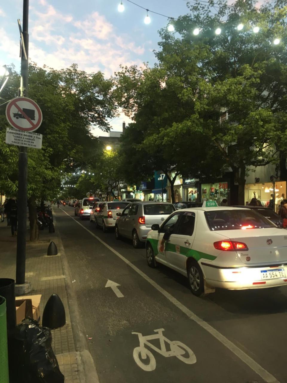 Apartamento Av Kennedy Y Cervino A Metros Embajada Eeuu Buenos Aires Bagian luar foto